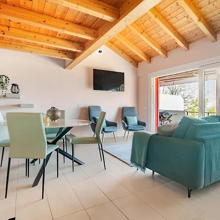 Roggiolo Apartment *